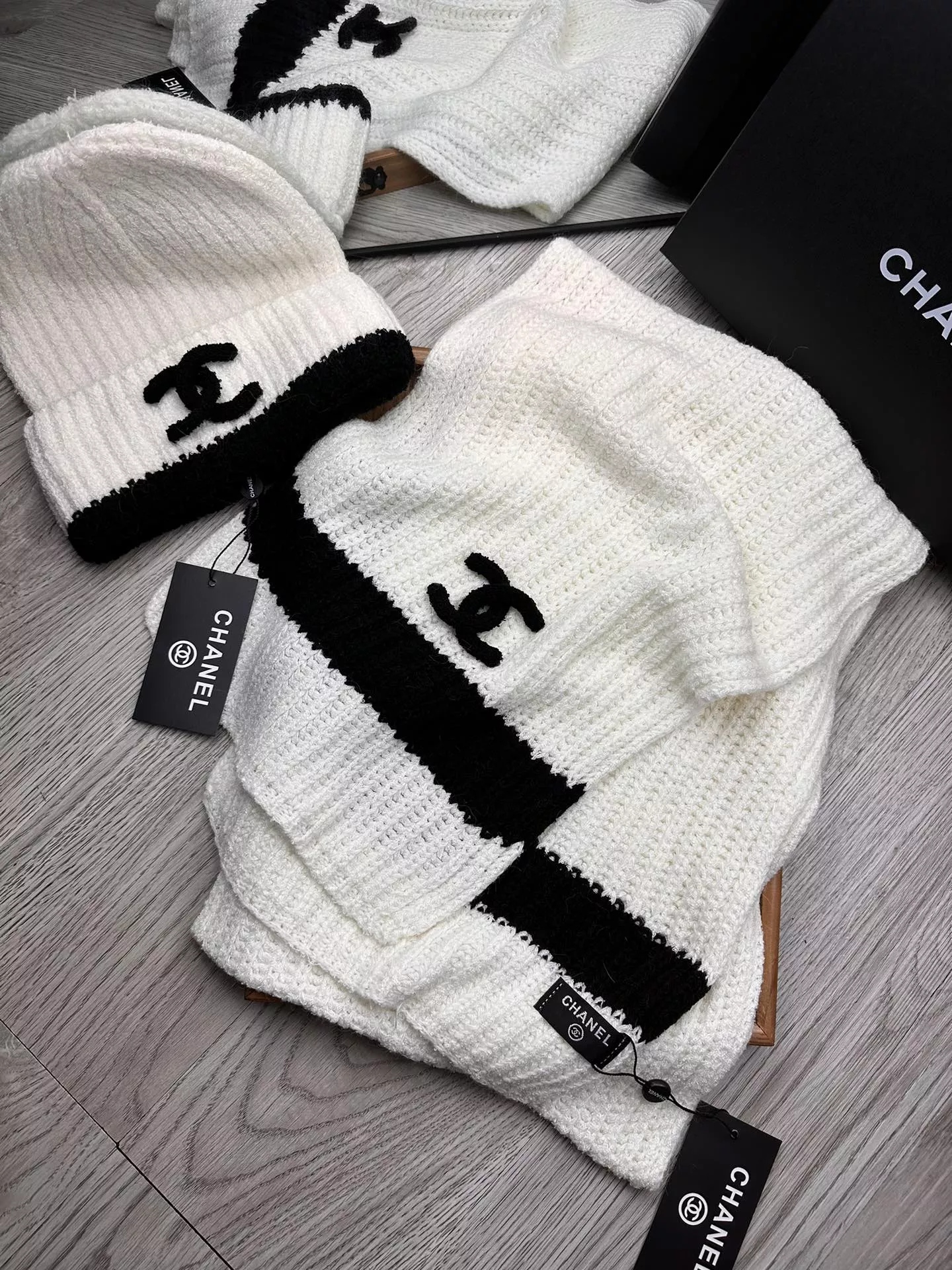 chanel hat and echapres set s_127a6052